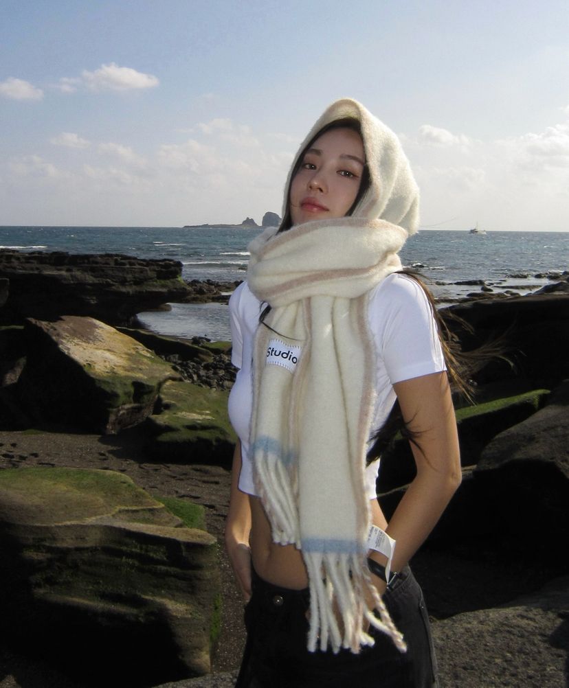 Woman wearing stylish fashion accessories