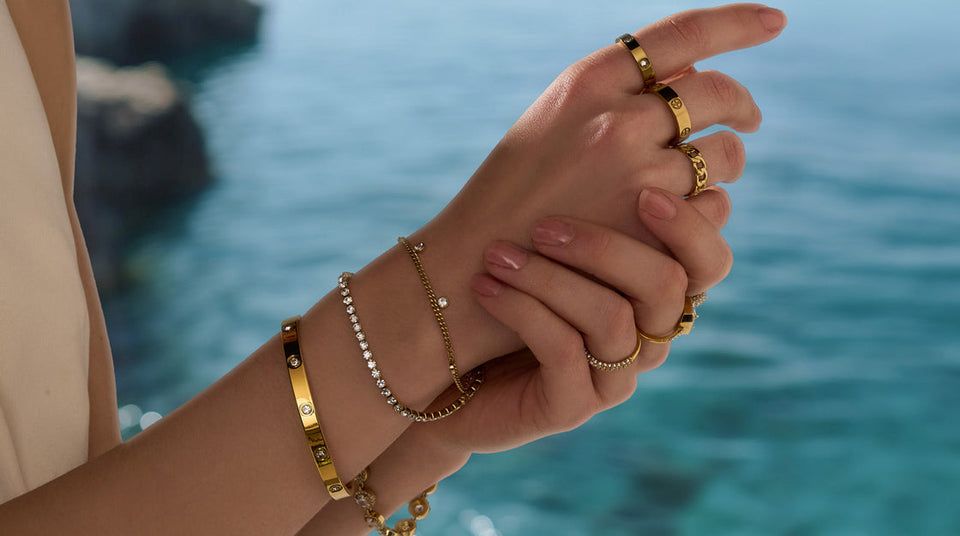 How to Style Jewelry for Everyday Outfits